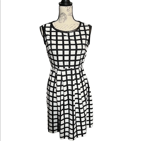 NWT Head turning black and white dress size 6 - Picture 1 of 8